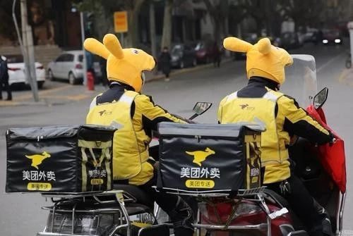 它最先在武汉开始“无接触配送”，默默保护多件商标