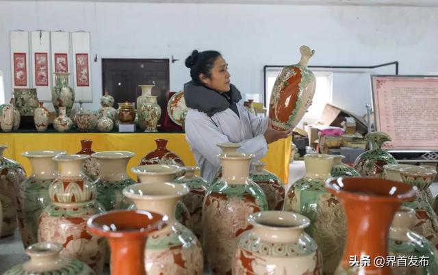 界首彩陶“刀马人”获中国驰名商标